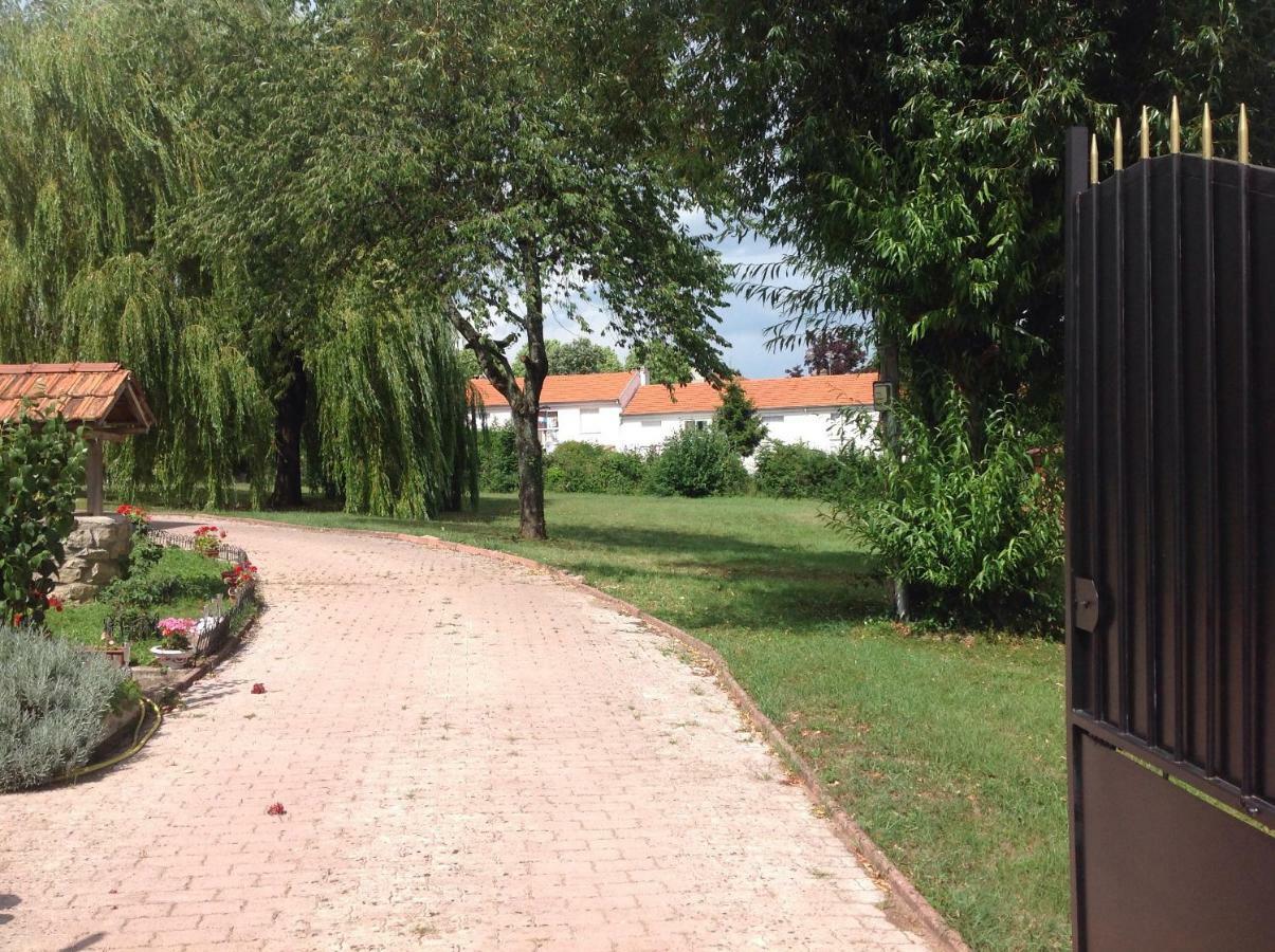 Hotel Bienvenue Chez Zina Vesoul Zewnętrze zdjęcie